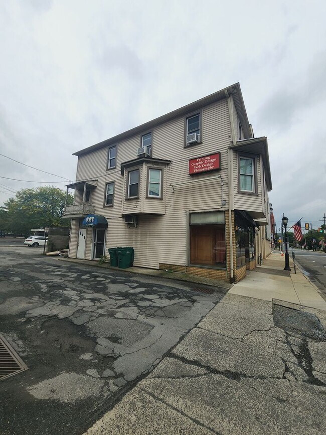 Building Photo - 118-120 S Courtland St