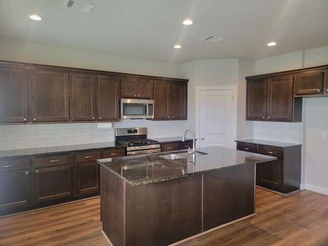 Foto del edificio - 940 Tillman Ln