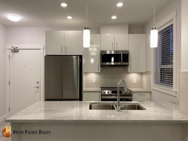 Building Photo - 32690 14 Av
