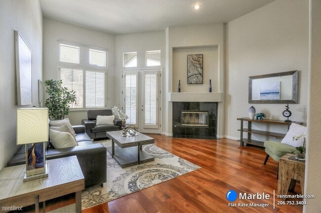 Building Photo - 2 br, 2.5 bath Townhome - 405 Emerald Bay Ln