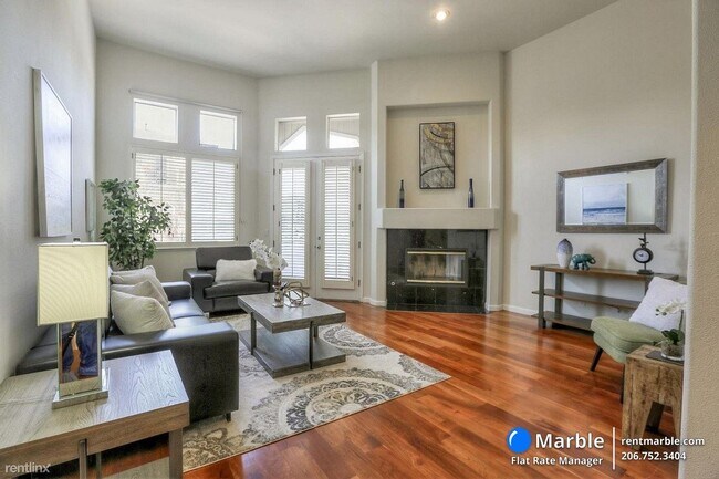 Foto del edificio - 2 br, 2.5 bath Townhome - 405 Emerald Bay Ln