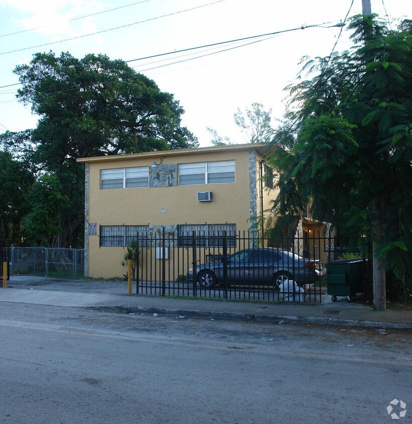 Building Photo - 6215 NW 2nd Pl