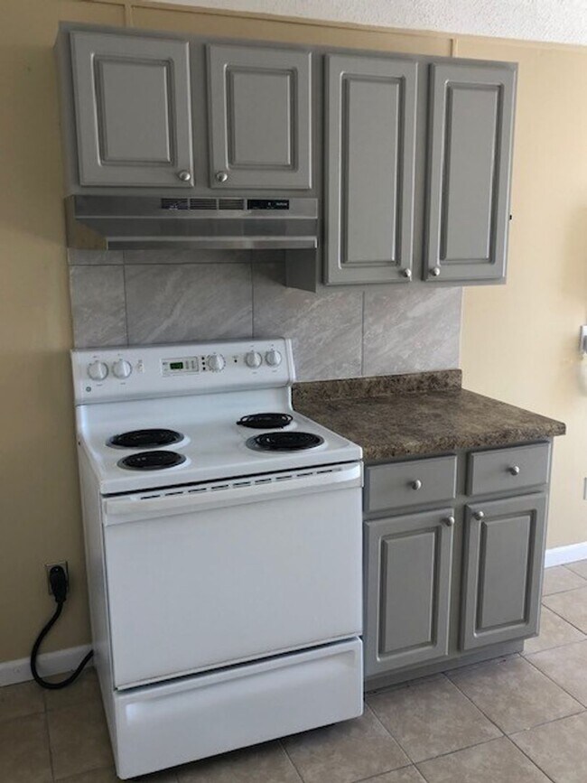 Foto del edificio - Recently Renovated 2 Bedroom 1 Bath Apartm...