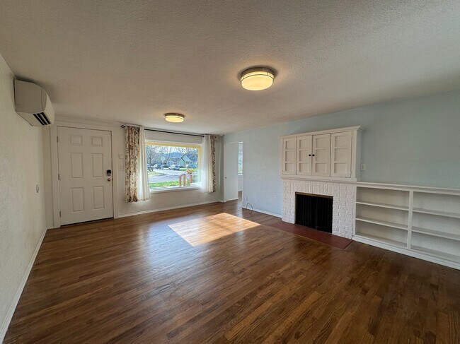 Foto del edificio - 4 Bedroom, 2 Bath House in SE Eugene