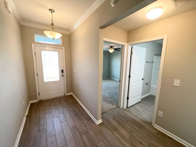 Foto del edificio - Introducing this stunning 4-bedroom, 2-bat...