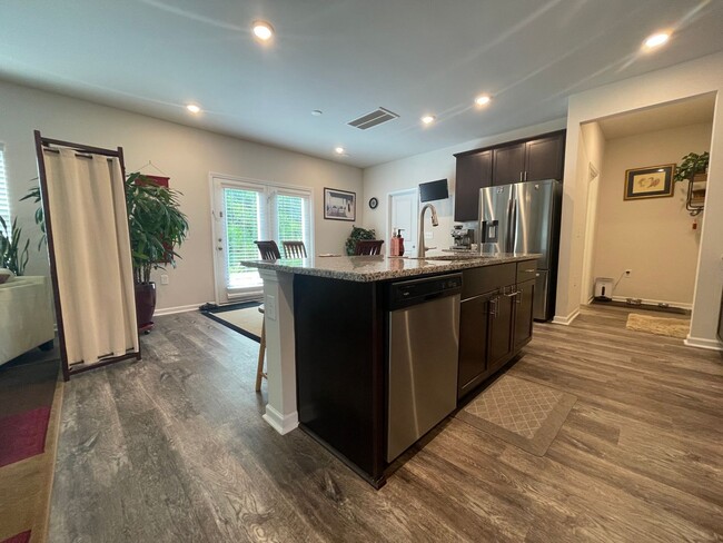 Building Photo - Stunning 4 Bedroom Home with 2 Car Garage,...