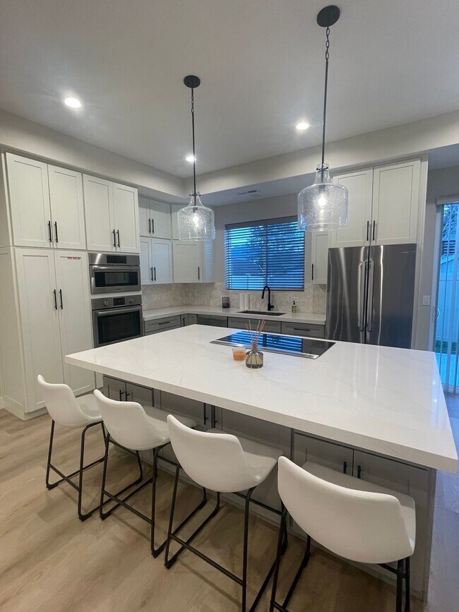 Foto del edificio - Fully Renovated Home in Millcreek – Modern...