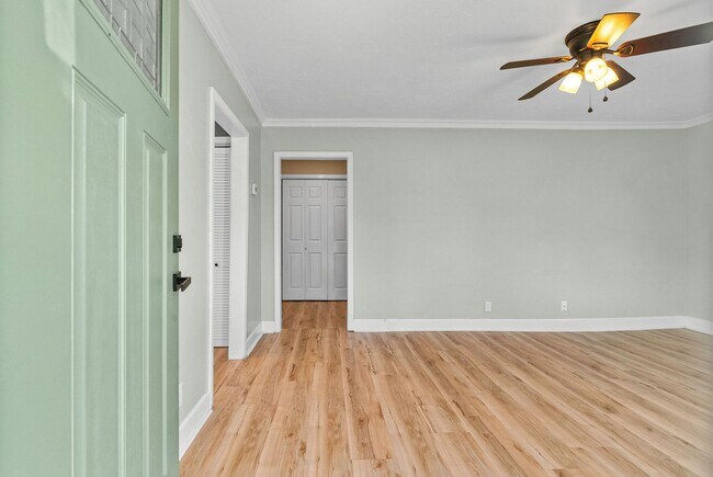 Foto del edificio - 2 Bedroom Pet Friendly Home For Rent Near Madison Street!