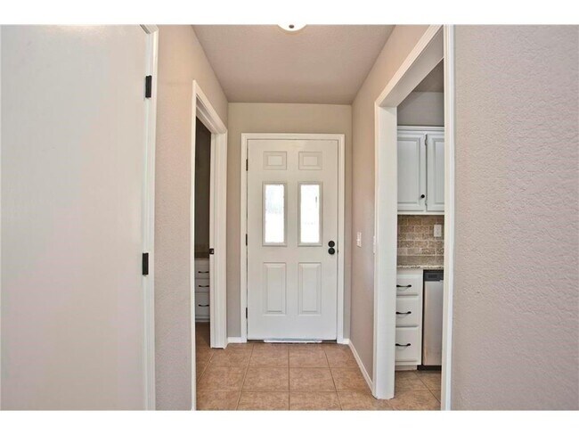 Building Photo - 14 Shakespeare Dr