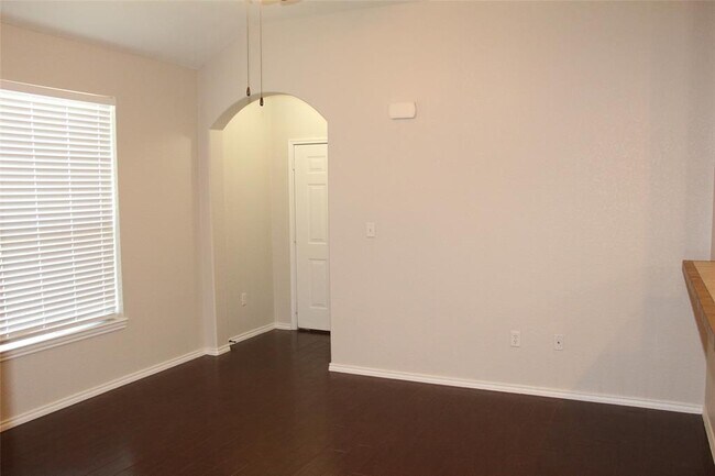 Building Photo - 578 Creekside Cir