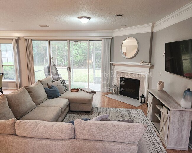 Building Photo - 3857 Lionheart Dr