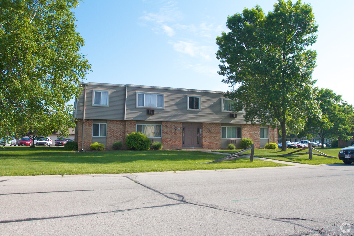 Primary Photo - Pilgrim Square Apartments