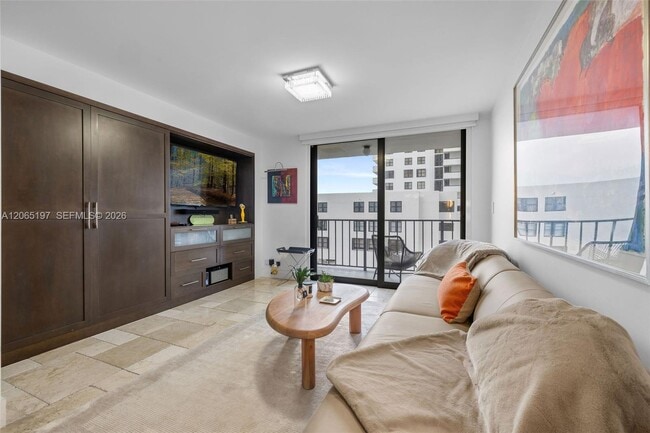 Building Photo - 2625 Collins Ave