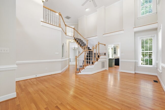 Building Photo - 105 Halpen Dr