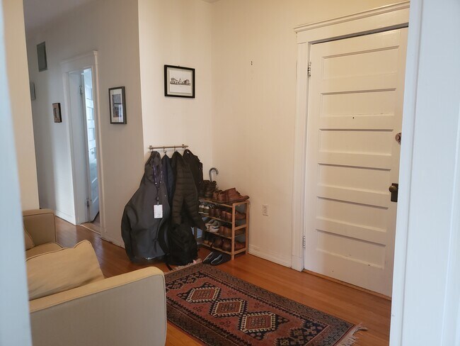 Building Photo - 74 Parkman St