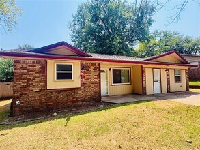 Building Photo - 808 Catherine Dr