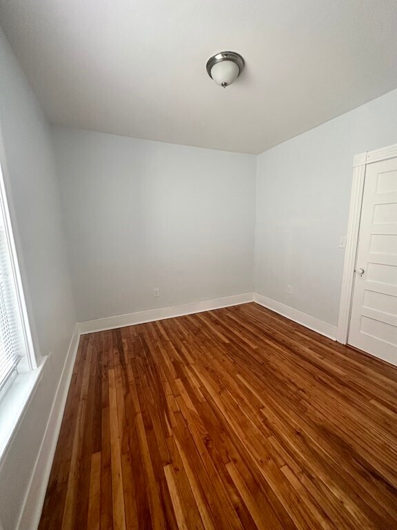 Building Photo - 9 Pelham St