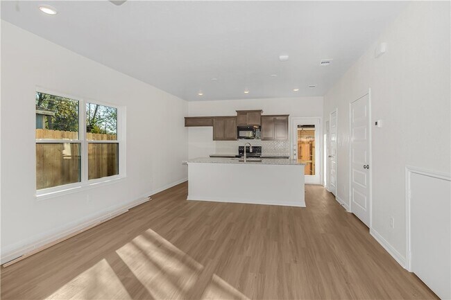 Foto del edificio - 601 W 24th St