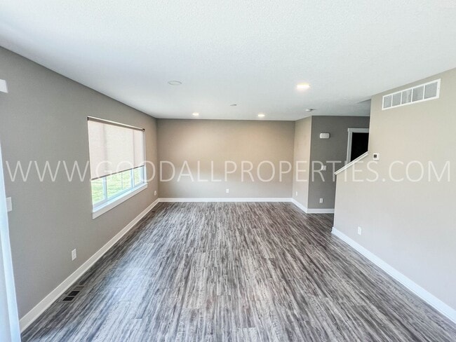 Building Photo - Rent Reduced!!! Beautiful 4 Bdrm, 2.5 Bath...