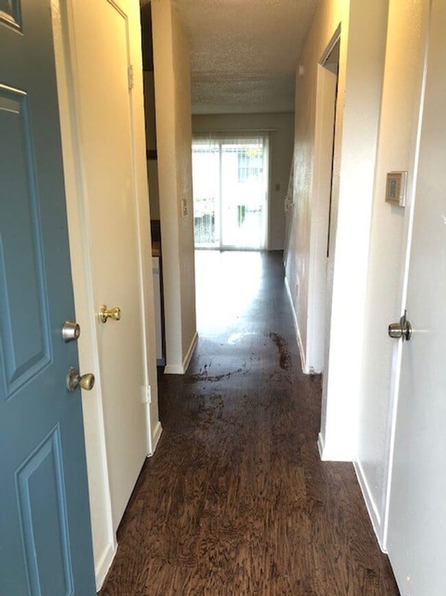 Building Photo - 2 BEDROOM CONDO BY UNT