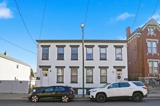 Building Photo - 816 Main St