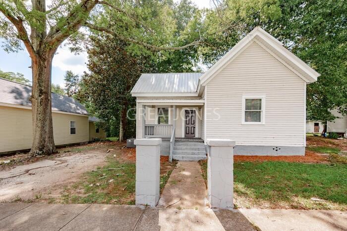 Primary Photo - 16 Curran Ave