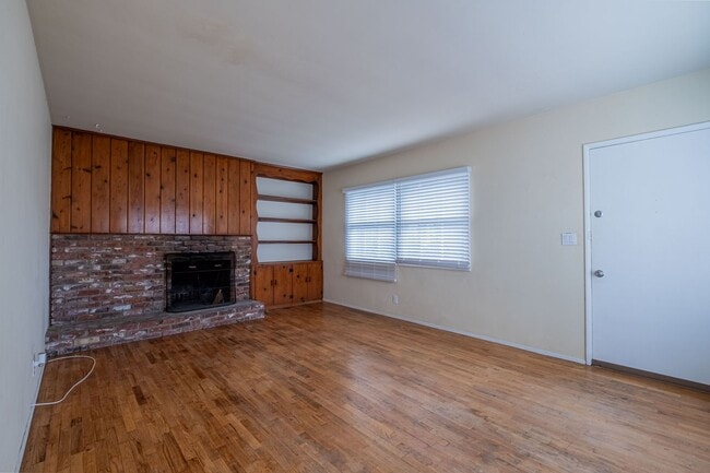 Building Photo - 1504 S Catalina Ave