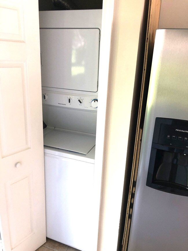 Washer/Dryer - 1261 SE 29th St