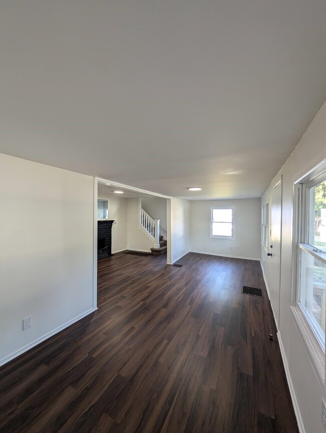 Building Photo - 4463 Floyd Dr