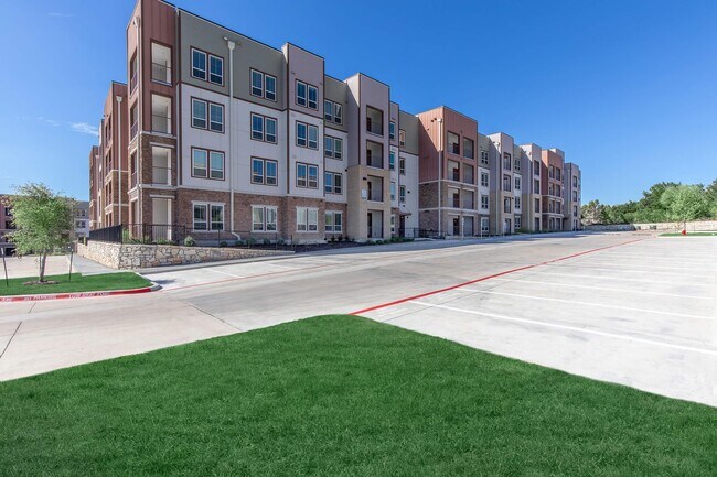 Building Photo - 7450 Bluff Springs Rd