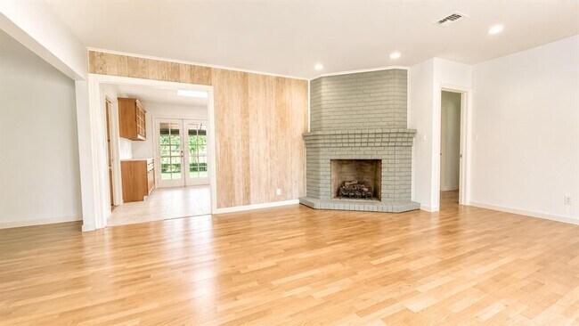 Foto del edificio - 405 Ridgewood Rd