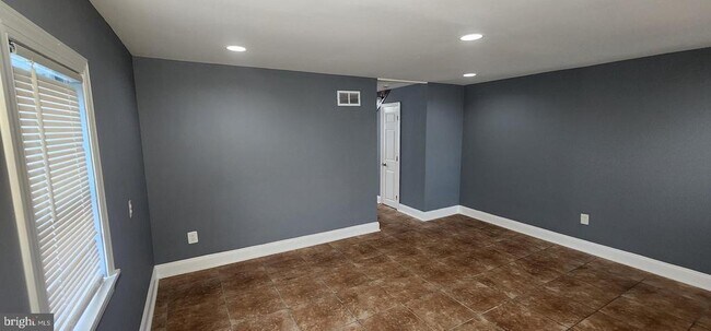 Foto del edificio - 7923 Baltimore St