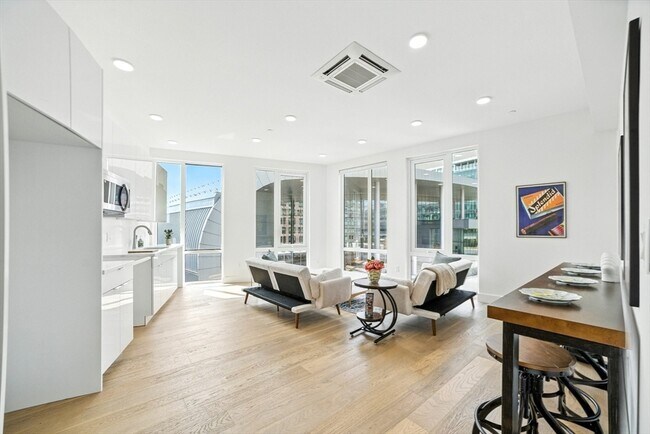 Building Photo - 38 Hichborn St