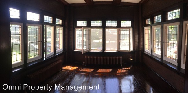 Building Photo - 214 S Winebiddle St