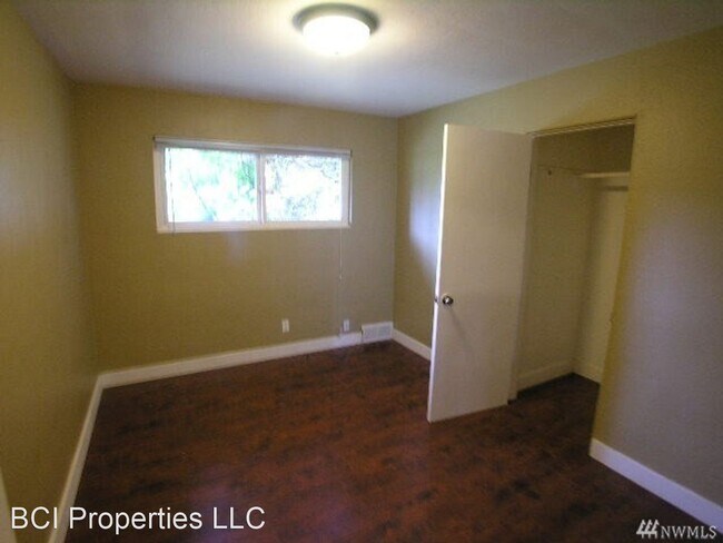 Building Photo - 4 br, 2 bath House - 10424-2nd Ave S