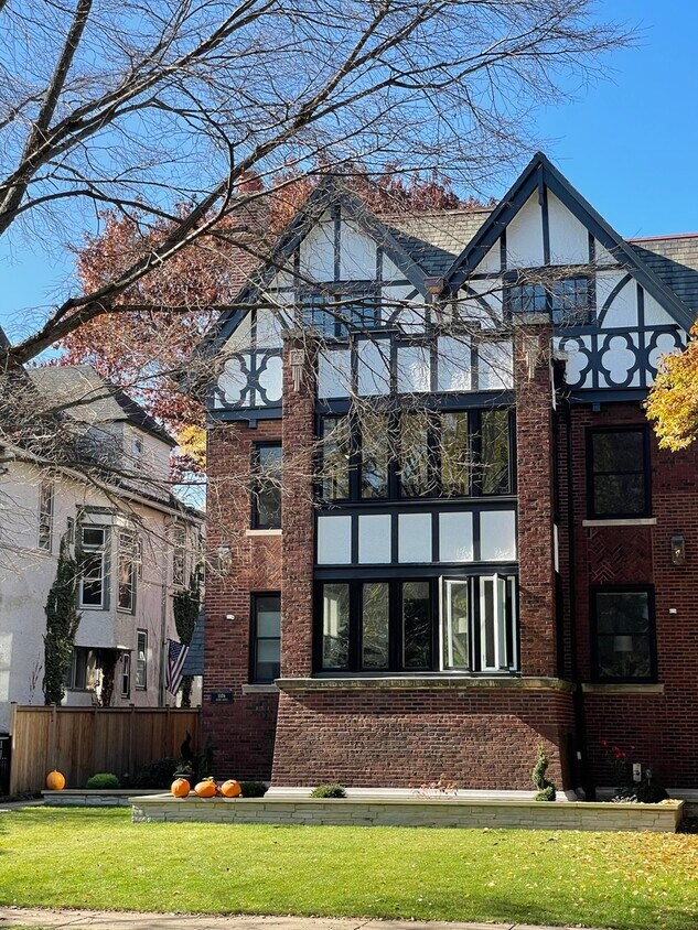 Primary Photo - 1106 Judson Ave