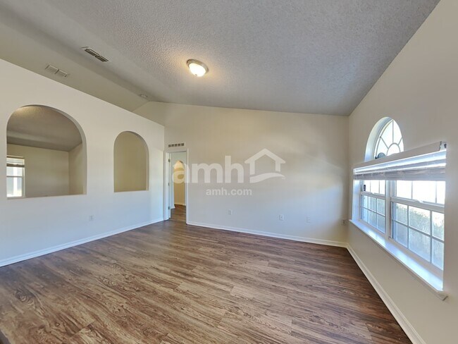 Building Photo - 8722 Lancashire Drive