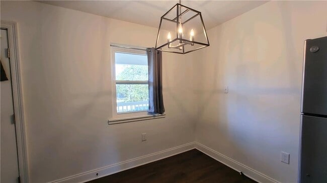 Building Photo - 425 Depre St