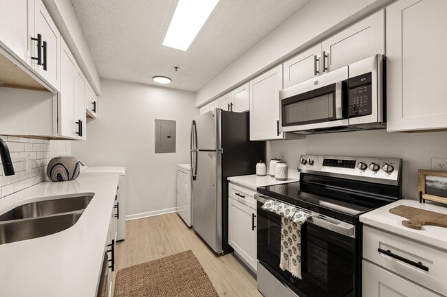 Building Photo - Avana South Oaks