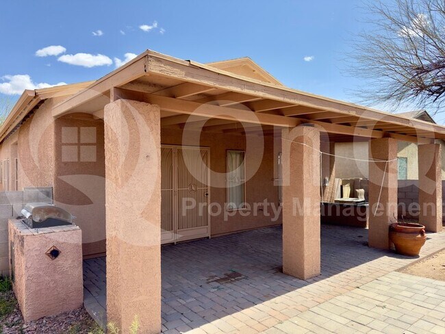 Building Photo - 6654 S Luxor Way