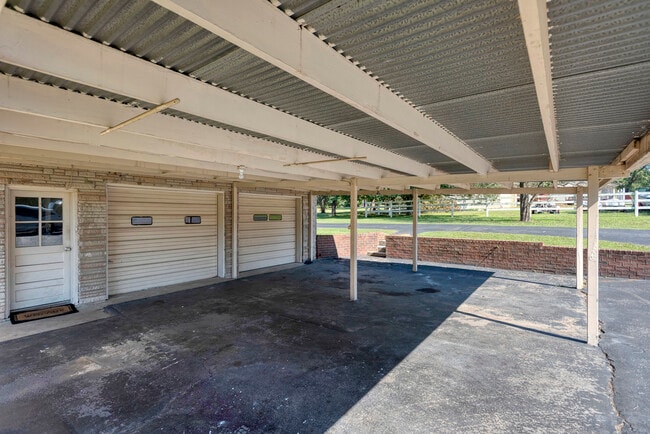 Carport - 5760 Saundersville Rd
