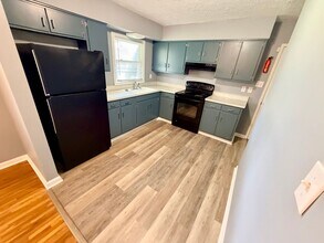 Building Photo - 1134 Oakwood Dr