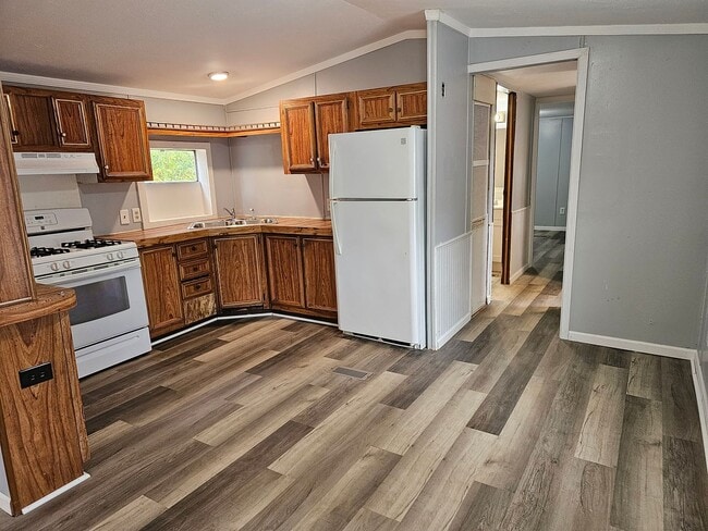 Building Photo - 3 Bedroom Single Family Mobile Home for re...