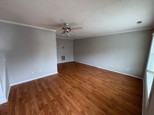 Foto del edificio - "Charming 3-Bedroom Townhouse with 2.5 Bat...