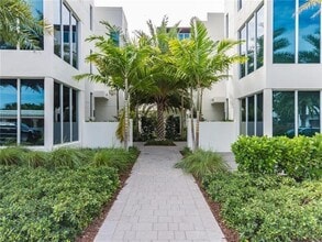 Building Photo - 240 Shore Ct