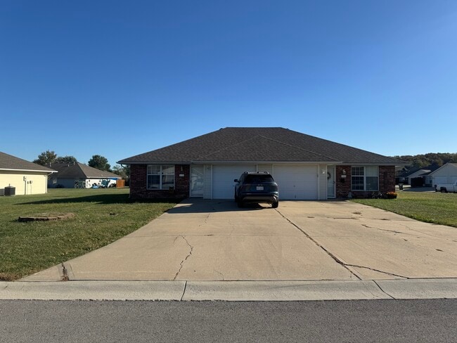 Building Photo - 1313 SW Blue Branch Dr