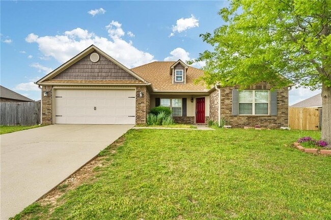 Building Photo - 530 Lasso Ln