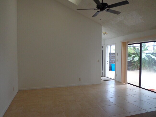 Foto del edificio - 1167 Periwinkle Pl