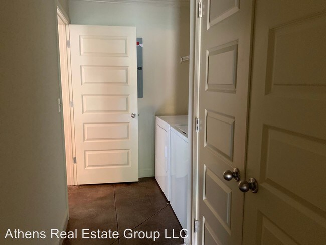 Building Photo - 1738 Milledge Ave Ext