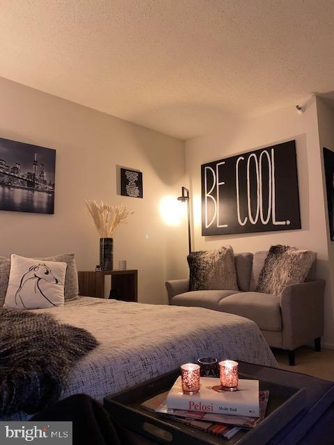 Foto del edificio - 1600 N Oak St